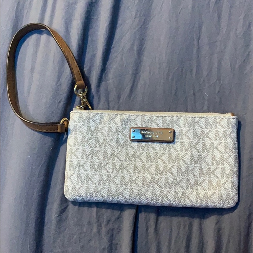 Michael kors wristlet